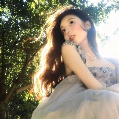 红色谜团海报